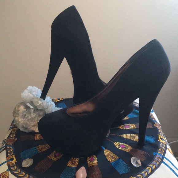 Forever 21 Black Velvet Pumps, Close-toe - Picture 3 of 5